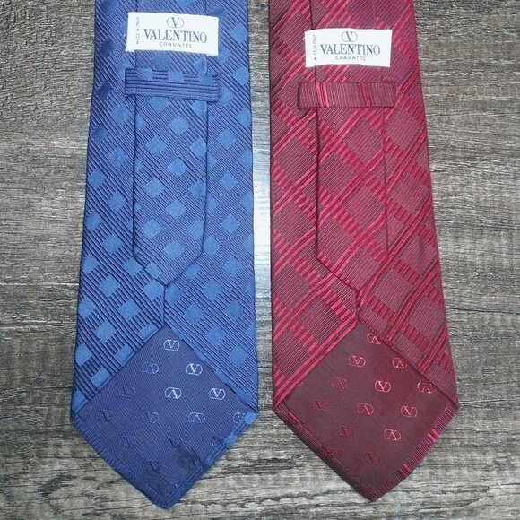 Pair of Valentino hand-made Italian silk neckties - Picture 2 of 6